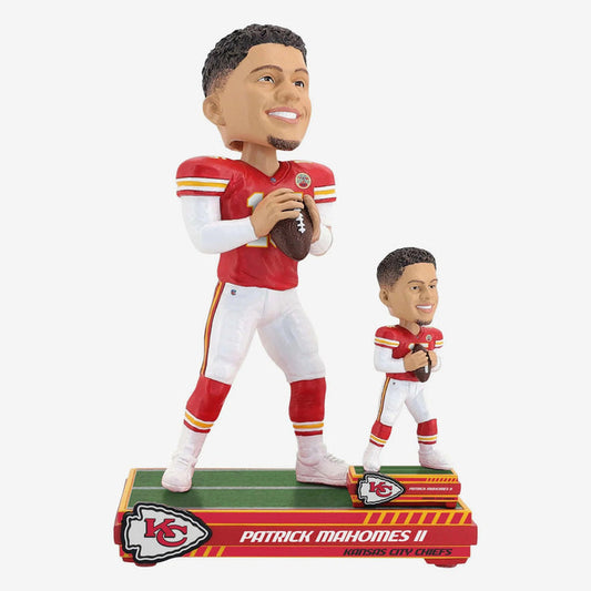Patrick Mahomes Kansas City Chiefs Magnetized Bobble Dubblz NFL Football Bobblehead