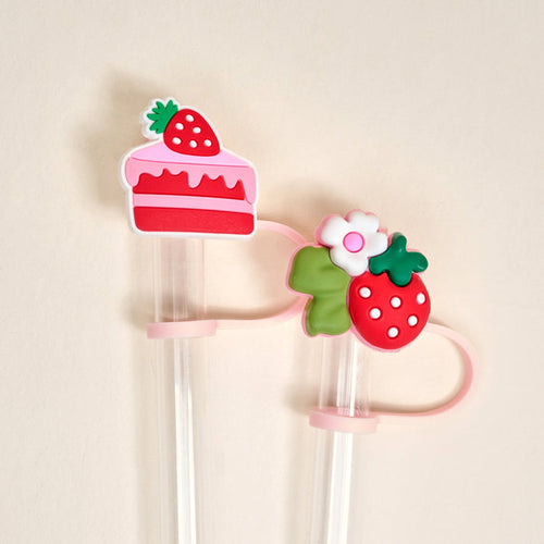 The Darling Effect’s Strawberry Shortcake Straw Topper Set includes two clear plastic straws with leak-resistant silicone toppers—a strawberry cake slice and a strawberry with leaves and flower—perfect sweet drinkware accessories.